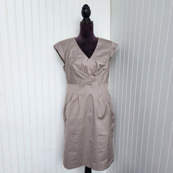 NWOT Worthington Dress 12 Sheath Short Cap Sleeve Twill VNeck Stretch Tan Career - Picture 1 of 16